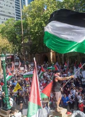 عشرات الآلاف يتظاهرون في أستراليا ضد زيارة "هرتسوغ" ويطالبون باعتقاله