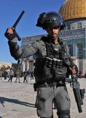 الاحتلال يواصل عدوانه على المسجد الأقصى المبارك