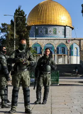 المسجد الأقصى تحت حصار الاحتلال المطبق لليوم الـ26 على التولي