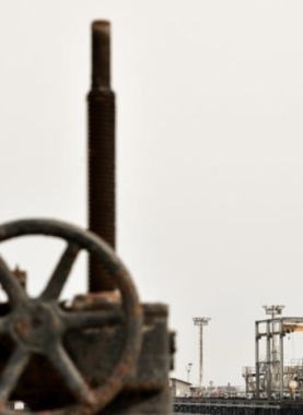 إيران تؤكد استمرار تصدير النفط من جزيرة خرج رغم الضربات الأمريكية