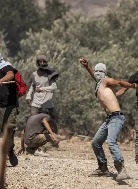 مستوطنون يهاجمون خربة المراجم جنوب نابلس ويعتدون على المواطنين