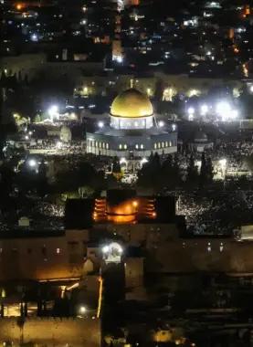 إحياء ليلة القدر في المسجد الأقصى خلال إحدى السنوات الماضية