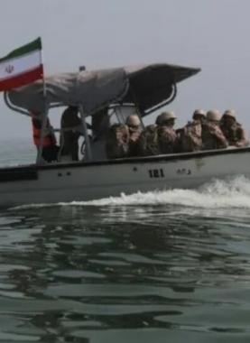 القوات المسلحة الايرانية تسيطر على مضيق هرمز