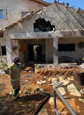 إصابة 4 إسرائيليين بسقوط صاروخ في الجليل أطلق من لبنان