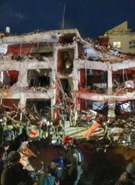 دمار كبير اثر سقوط صاروخ ايراني على مبنى اسرائيلي