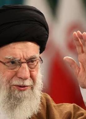 المرشد الأعلى علي خامنئي