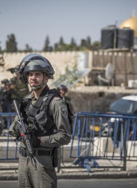 الاحتلال يمنع الاعتكاف بالأقصى ويحول البلدة القديمة من القدس إلى ثكنة عسكرية