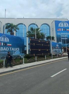 مفاوضات حذرة في إسلام آباد.. طهران وواشنطن على طاولة واحدة وسط انعدام الثقة وتصاعد الشروط