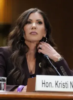 استقالة مفاجئة تهز إدارة ترامب.. وزيرة العمل تغادر وسط تحقيقات بالفساد وسوء السلوك