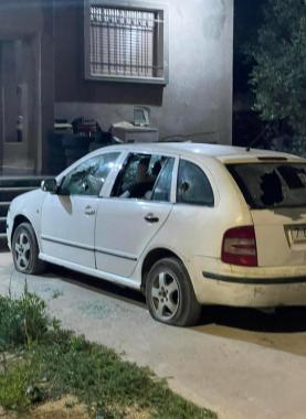 مستوطنون يهاجمون مركبات المواطنين شمال الخليل