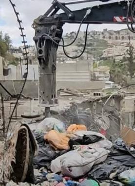 الاحتلال يُجبر مقدسيًا على هدم منزله في رأس العامود بسلوان