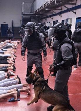 قمع الأسرى في سجون الاحتلال