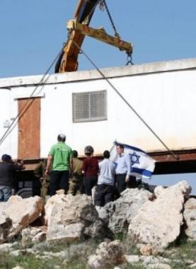 مستوطنون يُقيمون بؤرة جديدة عند مدخل عين سينيا شمال رام الله