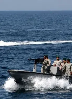 إيران تحدد ممرات آمنة للملاحة في هرمز.. والتنسيق مع الحرس الثوري إلزامي