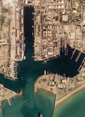 هجوم أمريكي "إسرائيلي" يستهدف ميناء بندر عباس جنوبي إيران