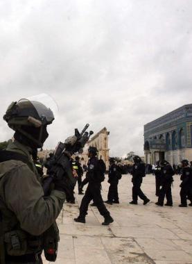 الأورومتوسطي: الاحتلال يوظّف حالة الطوارئ لتفكيك "الوضع القائم" في الأماكن الدينية في القدس