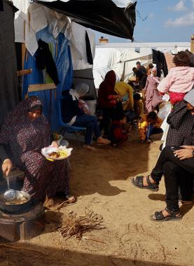 خيام بلا أسرار.. كيف سرقت الحرب خصوصية الغزيين؟