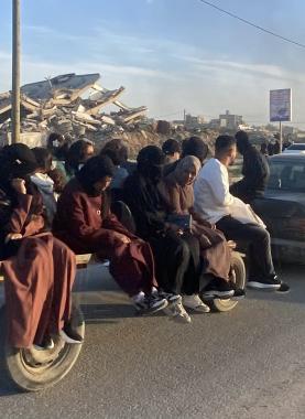 المواصلات في غزة تثقل كاهل المواطنين