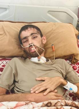 محمد أبو طه.. جريح بين الحياة والموت في ظل انهيار المنظومة الصحية بغزة