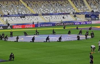 المدرجات فارغة