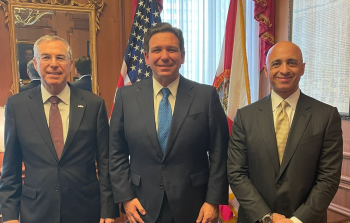 سفير الإمارات بواشنطن يشارك بـ