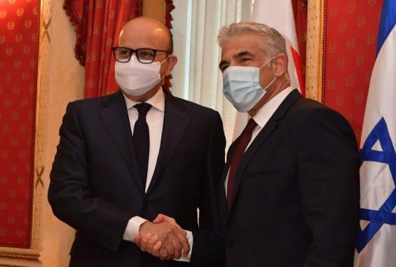 لابيد مع وزير خارجية البحرين