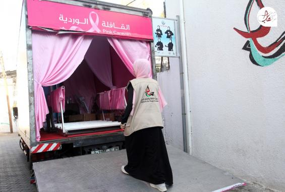 "القافلة الوردية" تجوب أحياء قطاع غزة