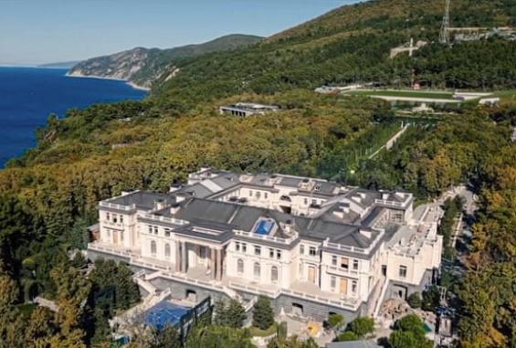 القصر الذي يزعم أنه في ملك بوتين