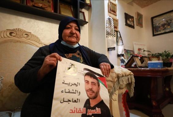 والدة الأسير الشهيد ناصر أبو حميد