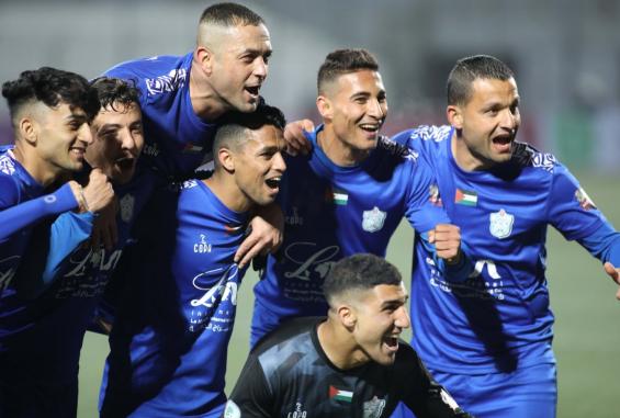 النحال الثاني يمينا