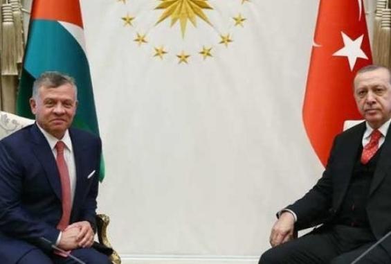 أردوغان وعاهل الأردن يبحثان هاتفيا تطورات الأوضاع بالقدس