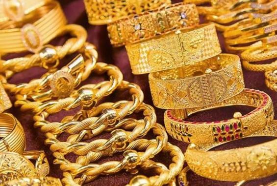 تحت ضغط الدولار.. الذهب يهوي لأدنى مستوياته في أكثر من شهر