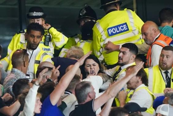 شغب جماهيري في مباراة نوريتش وميلوول
