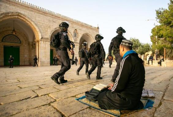 الرباط في باحات المسجد الأقصى المبارك
