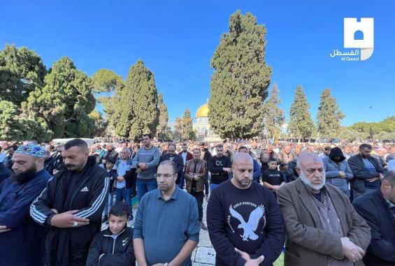 70 ألف مصل أدوا صلاة الجمعة