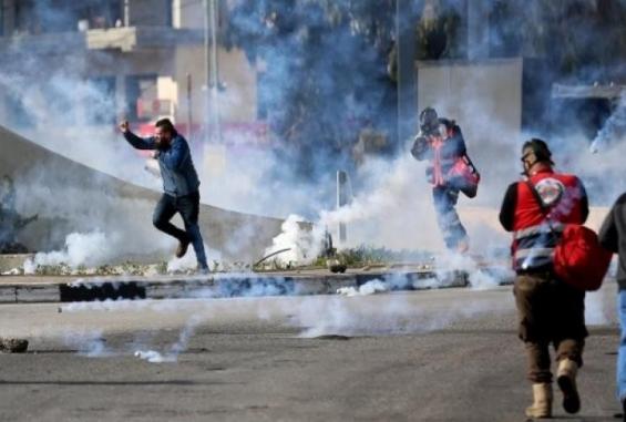 اصابات بالاختناق خلال مواجهات بالقدس