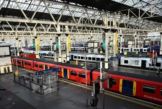 بريطانيا تواجه الإضراب الأكبر منذ عقود بمشاركة نصف مليون عامل