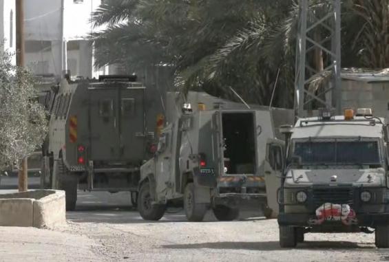 انتشار عسكري واسع في بيت لحم.. الاحتلال يداهم بلدات ومخيمات في اقتحامات متزامنة