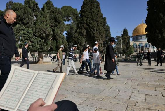 مستوطنون يقتحمون المسجد الأقصى