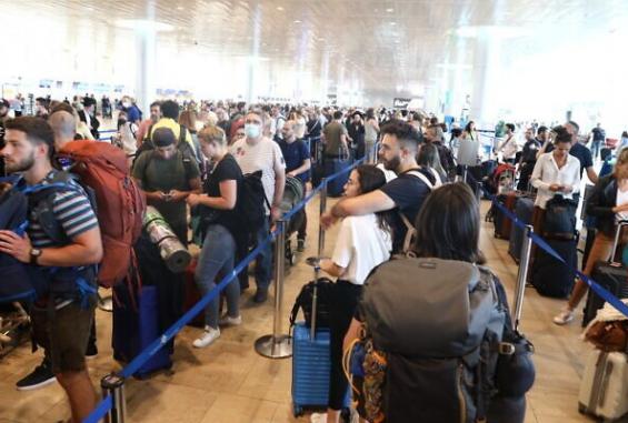 صهاينة في مطار دبي