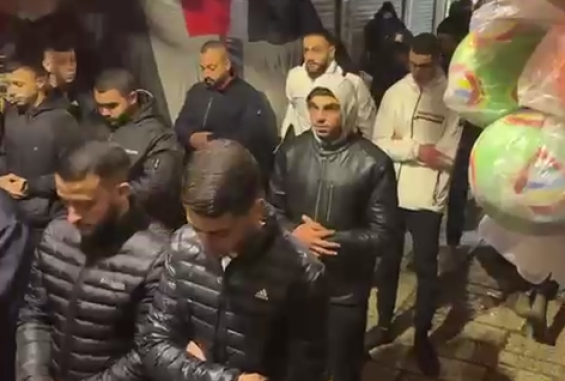 الاحتلال يمنع آلاف المواطنين من أداء صلاة الفجر بالأقصى