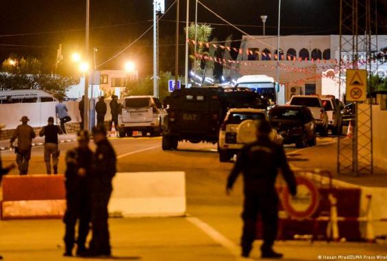 صحيفة عبرية تلمح إلى تورط "تل أبيب" بهجوم جربة لإيجاد ذريعة لنقل يهود تونس