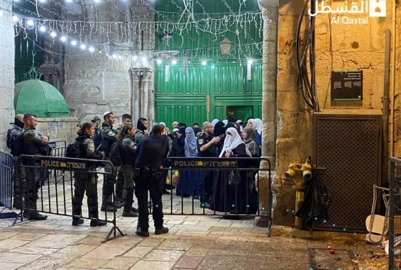 حماس: اقتحام المصلى القبلي وإخراج المعتكفين منه جريمة خطيرة وتصعيد للحرب الدينية