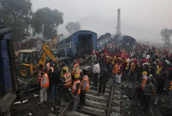 الهند... مقتل 80 شخصا على الأقل في تصادم قطارين شرقي البلاد