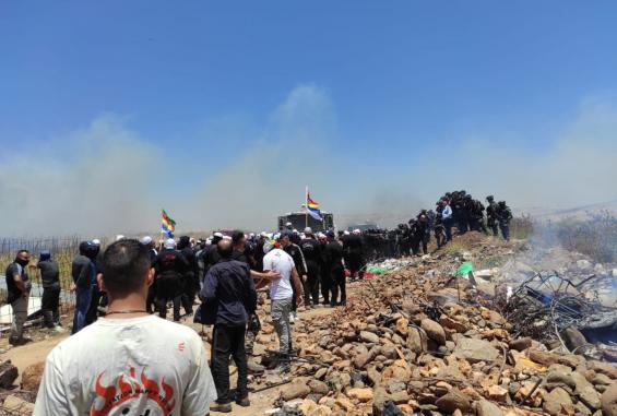 الأهالي في الجولان يتصدون لقوات الاحتلال