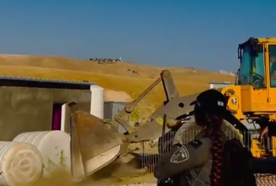 الاحتلال يهدم مساكن ومنشآت زراعية وخزانات مياه في السواحرة