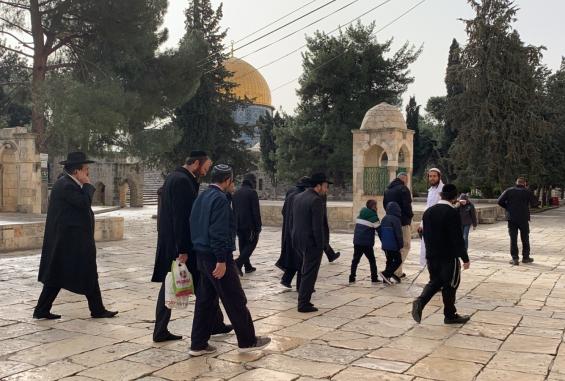 "يهودا غليك" يقود اقتحام المستوطنين للمسجد "الأقصى"