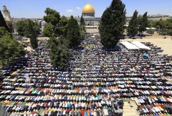 صلاة الجمعة في المسجد الأقصى