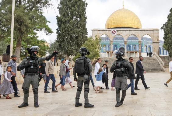عشرات المستوطنين يقتحمون باحات الأقصى ويؤدون طقوس تلمودية