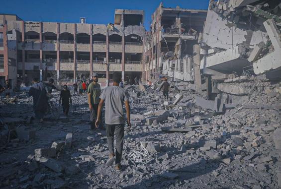 استهداف أحد مراكز الإيواء في غزة